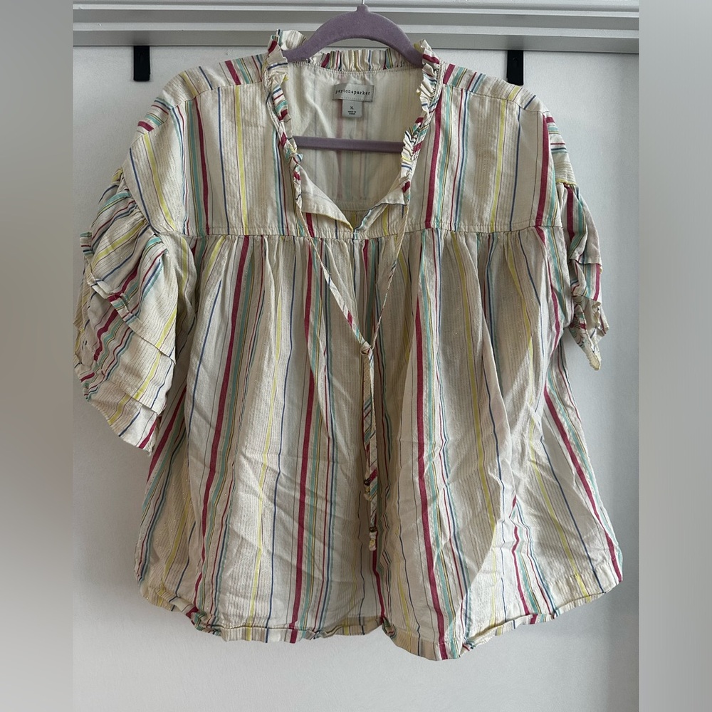 Summery blouse. In good condition.